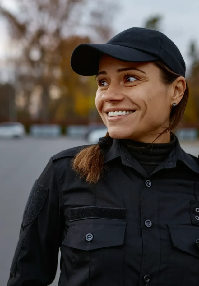 Lachende Polizistin